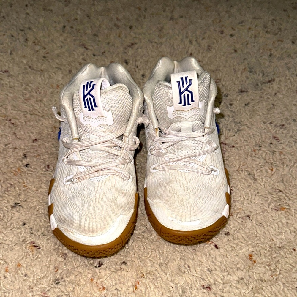 Nike Kyrie 4 Uncle Drew Basketball White Deep Royal boys size 11c